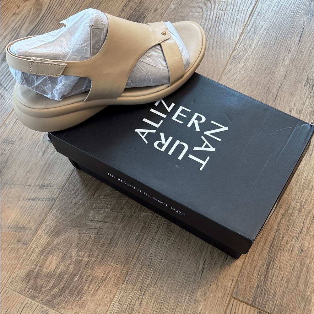 🆕 Naturalizer Lillian Open-Toe Sandals